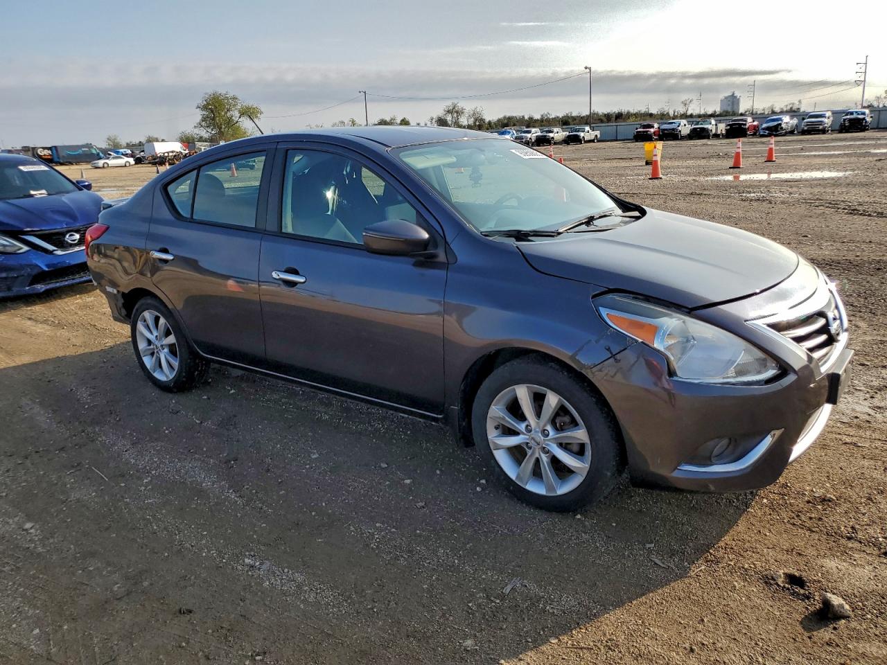 NISSAN VERSA S