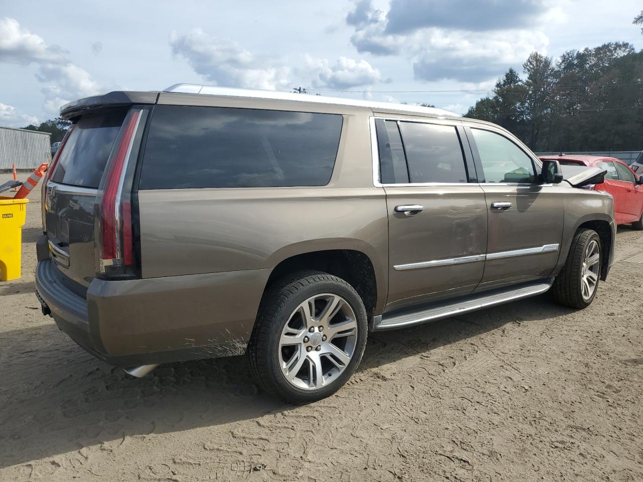CADILLAC ESCALADE ESV LUXURY