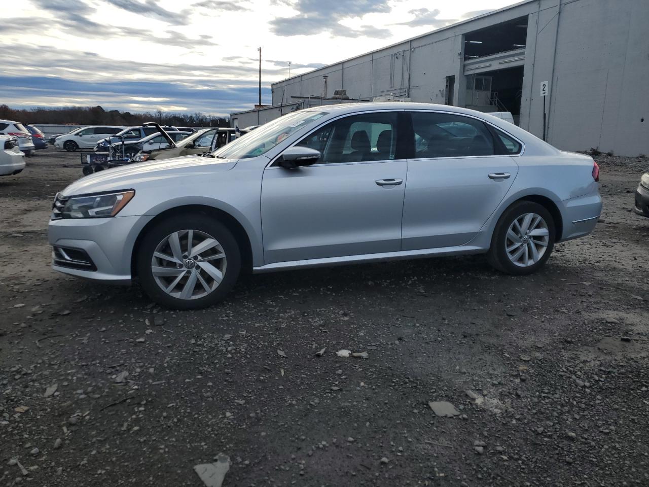 VOLKSWAGEN PASSAT SE