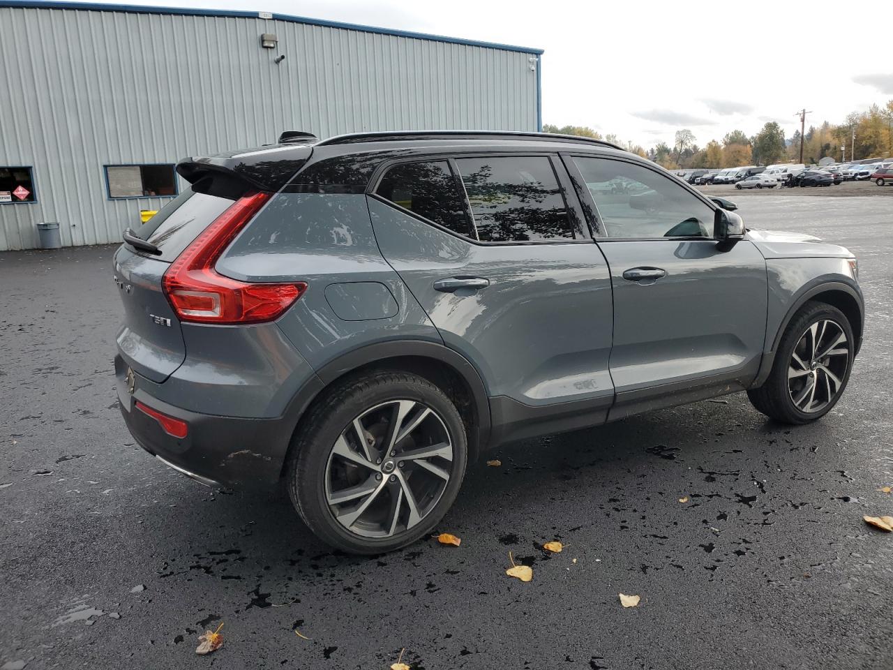 VOLVO XC40 T5 R-DESIGN