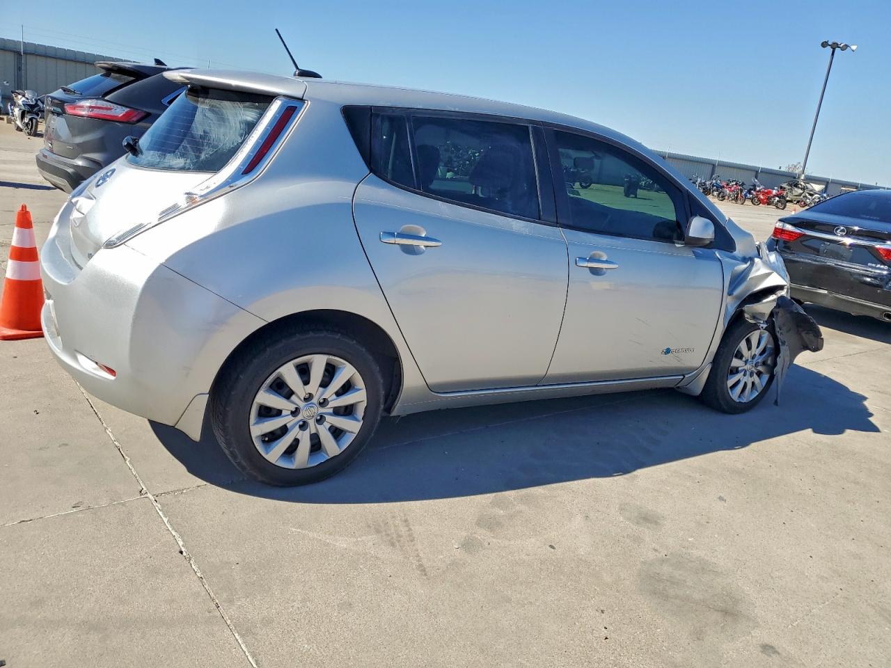 NISSAN LEAF S