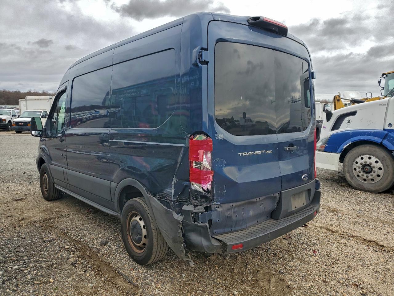 FORD TRANSIT T-250