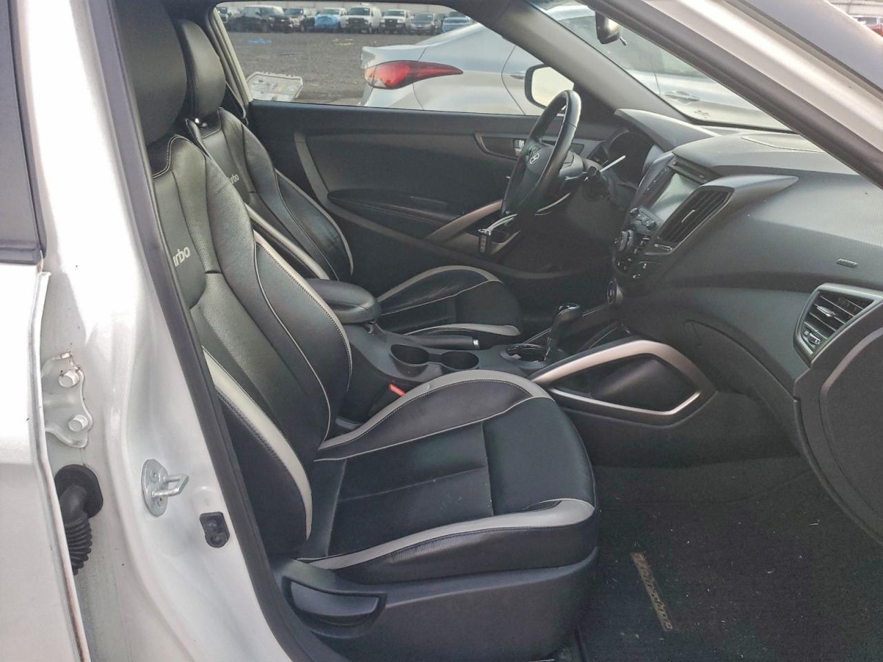 HYUNDAI VELOSTER TURBO