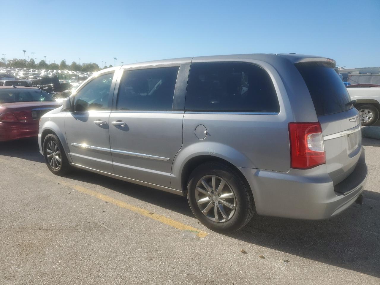 CHRYSLER TOWN & COUNTRY S