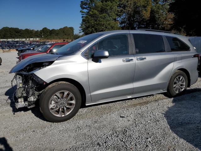 Global Auto Auctions: 2025 TOYOTA SIENNA XLE