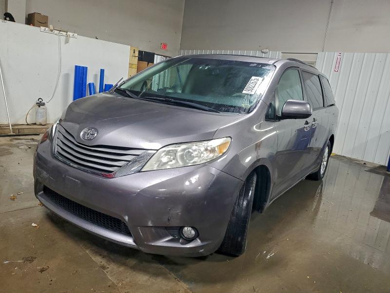 2011 TOYOTA SIENNA XLE #3296409643