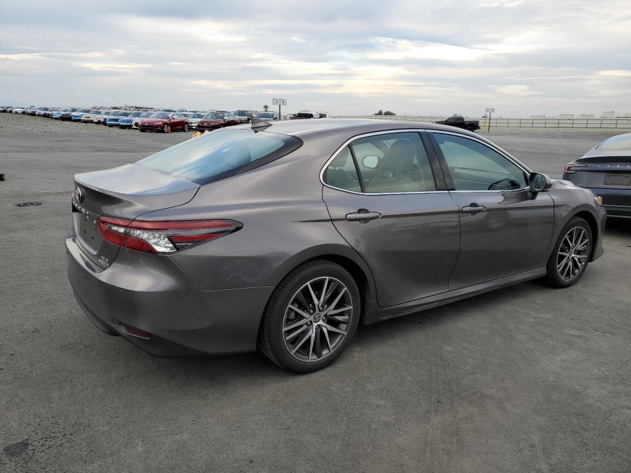 TOYOTA CAMRY XLE