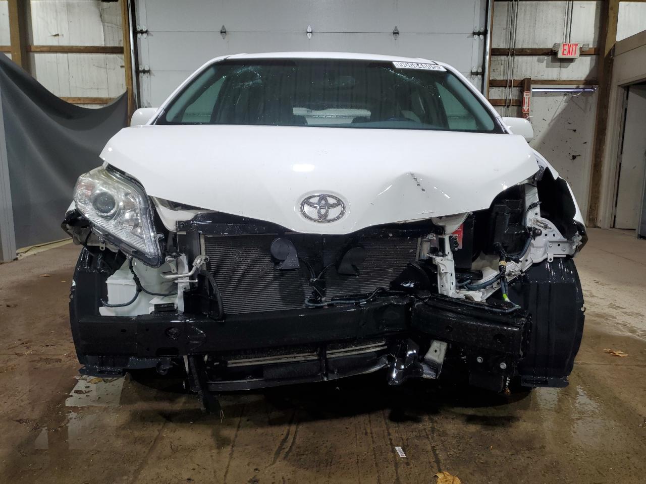 Lot #3309256622 2017 TOYOTA SIENNA LE