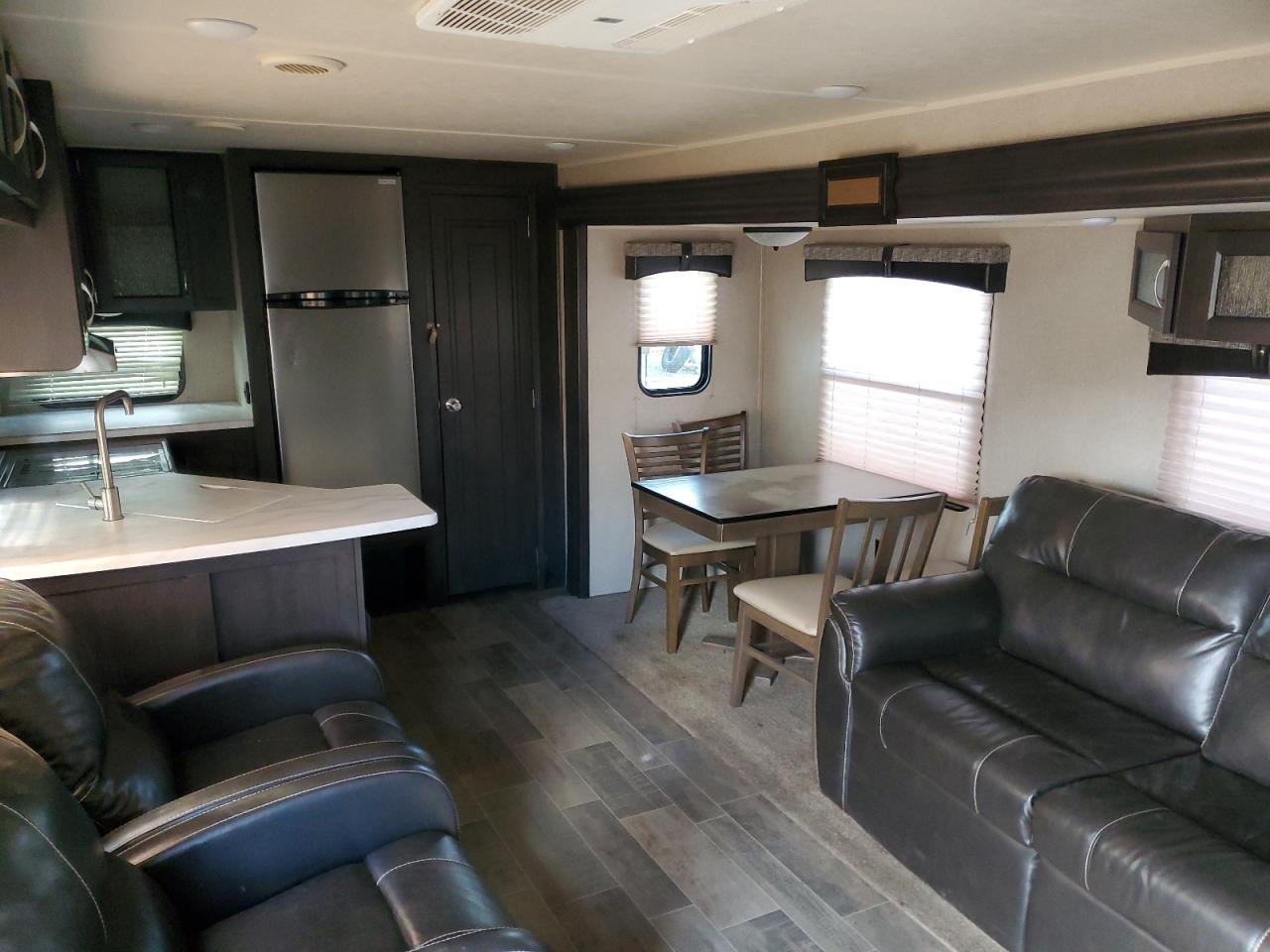 Lot #3302734091 2018 FOREST RIVER PUMA PUT32RK