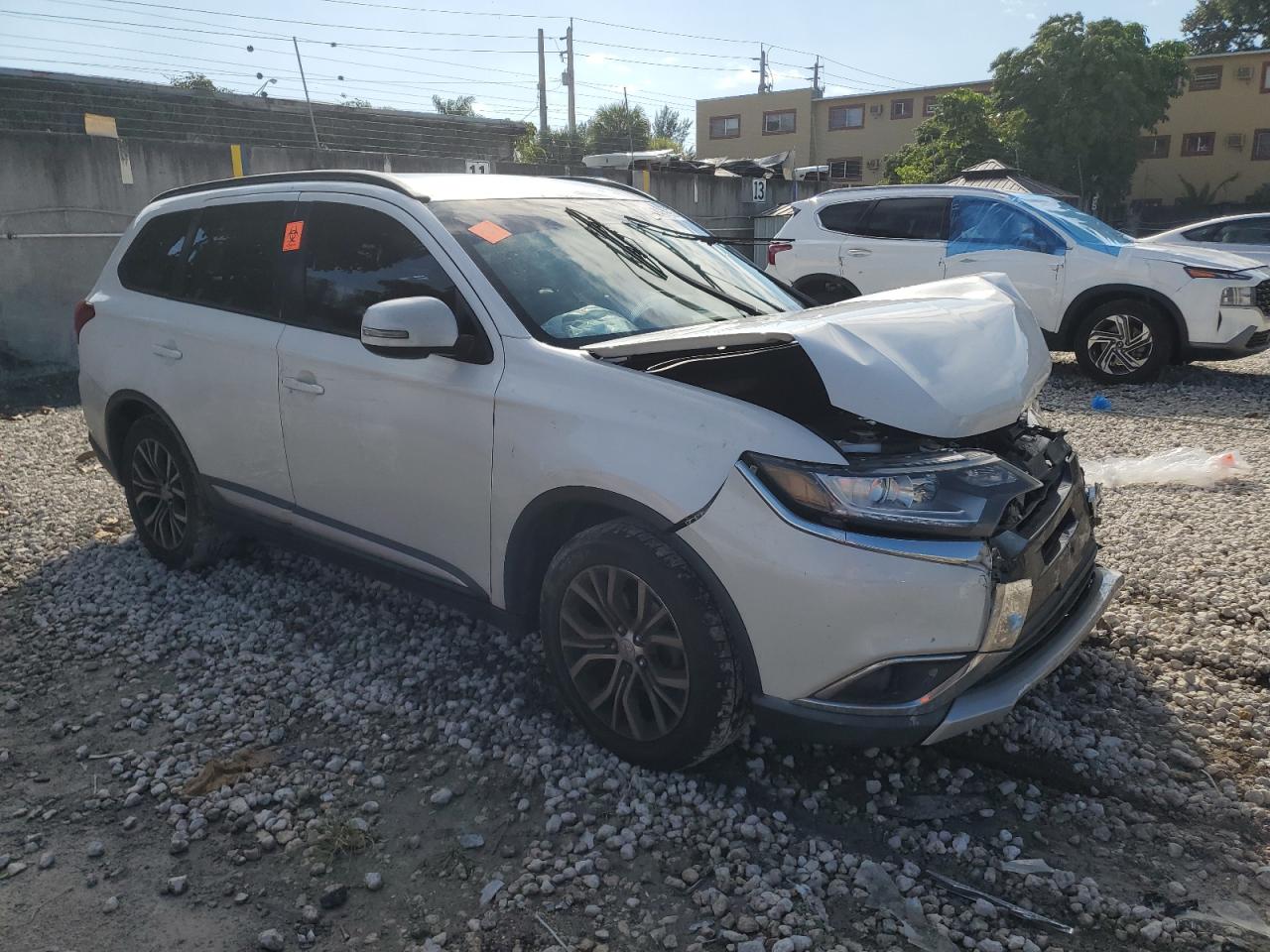 MITSUBISHI OUTLANDER SE