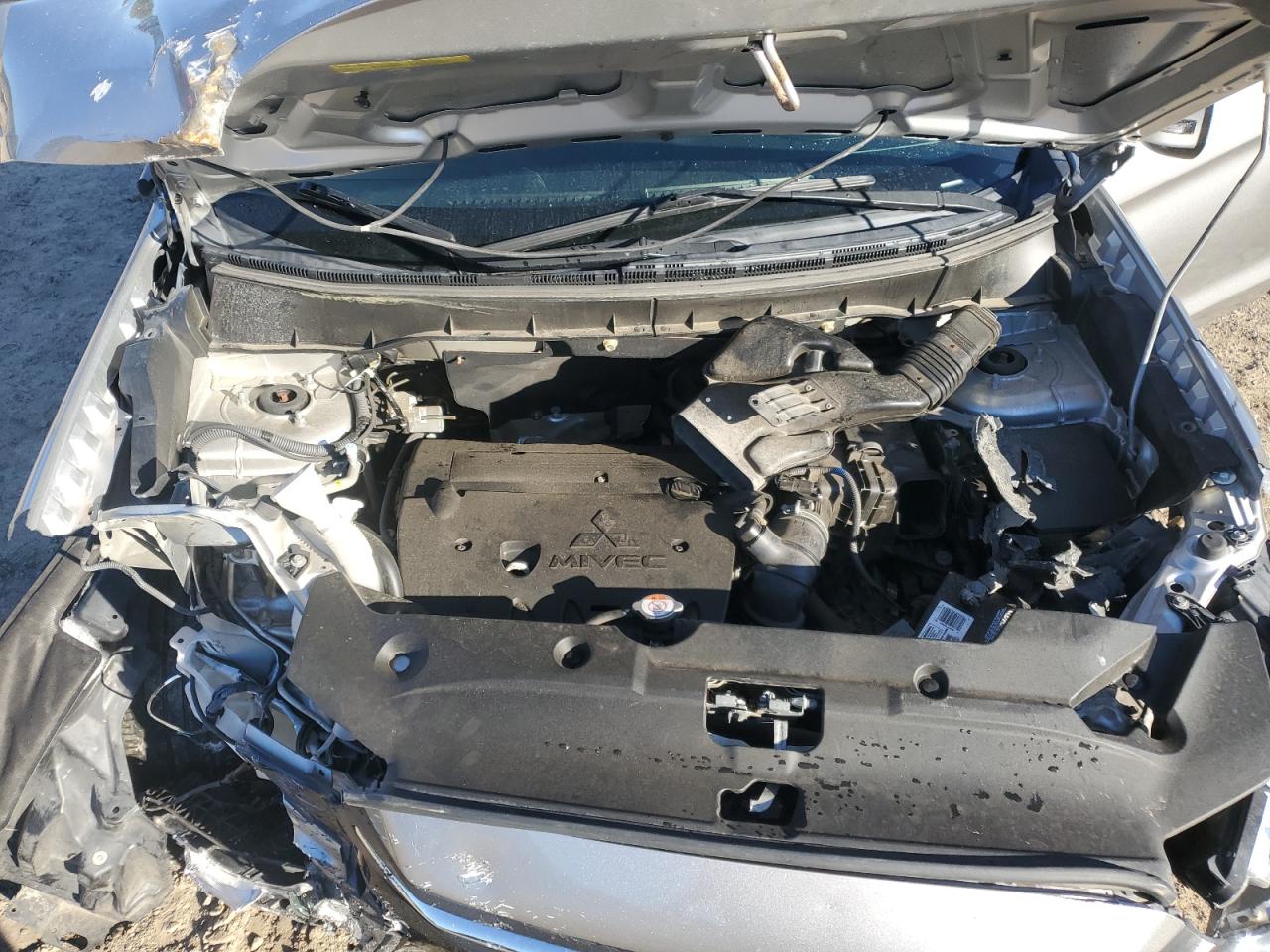 MITSUBISHI OUTLANDER ES