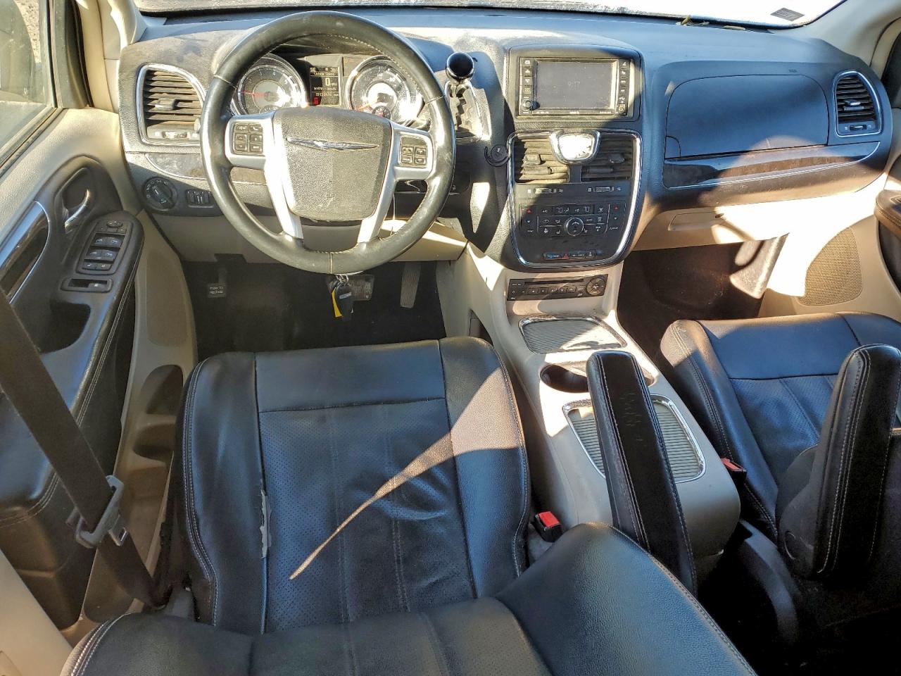 CHRYSLER TOWN & COUNTRY TOURING L