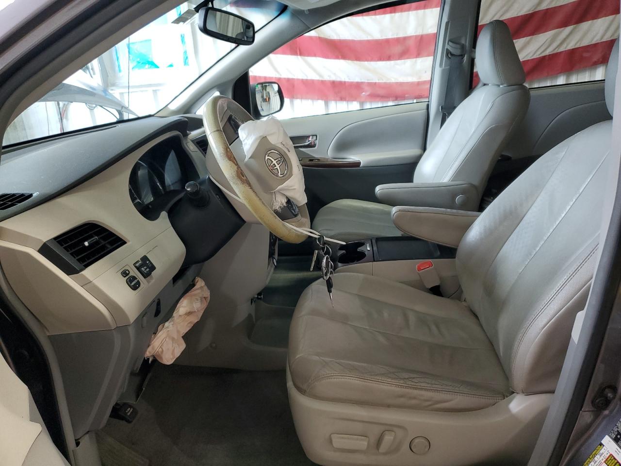TOYOTA SIENNA XLE