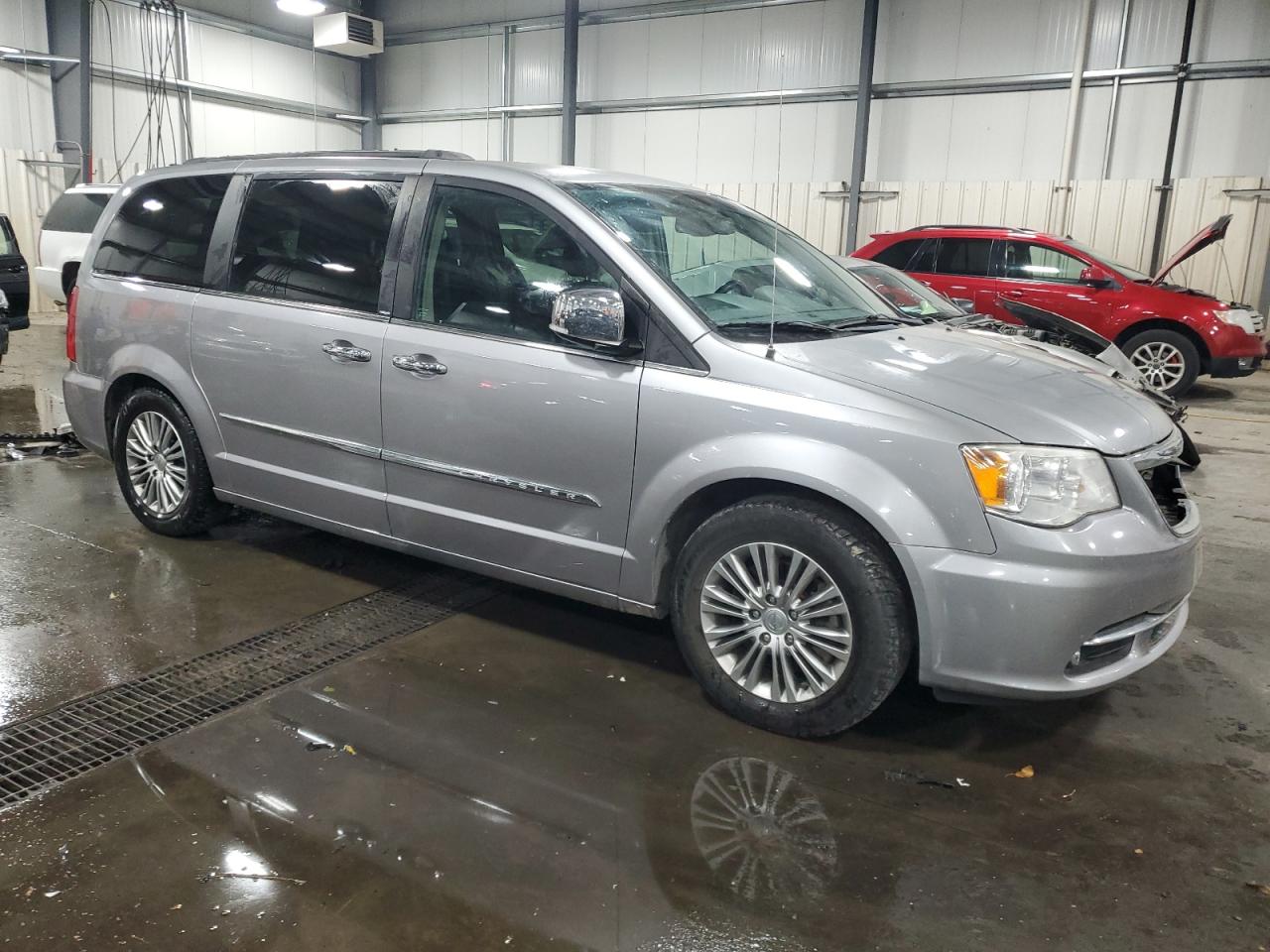 CHRYSLER TOWN & COUNTRY TOURING L