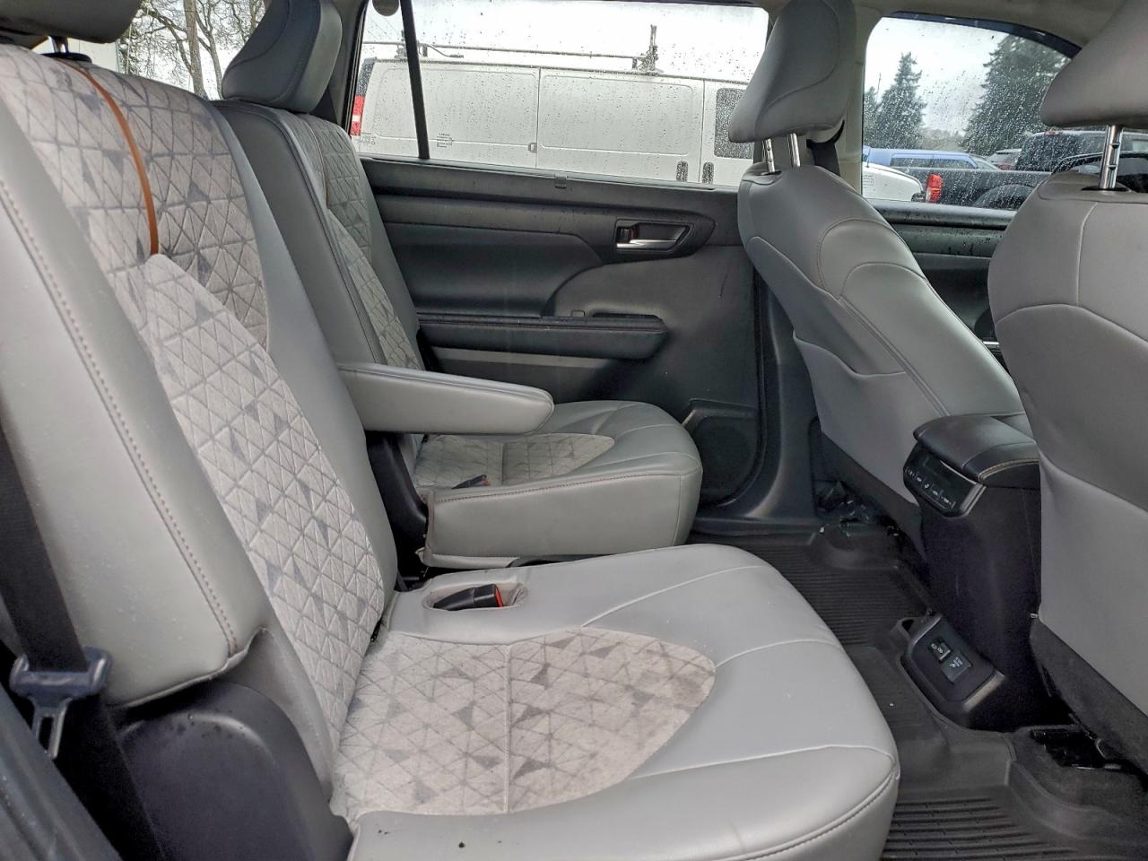 TOYOTA HIGHLANDER HYBRID BRONZE EDITION