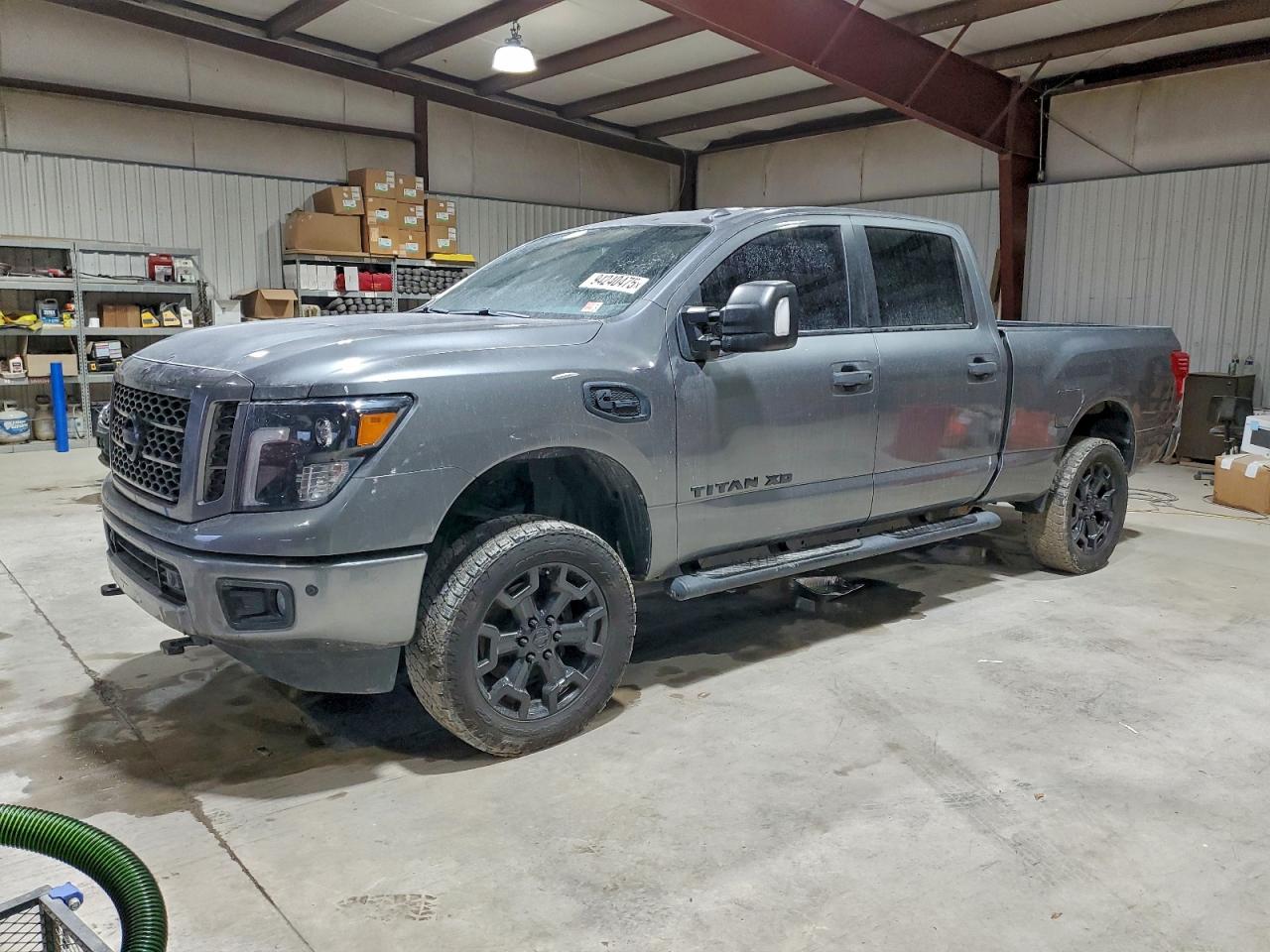 NISSAN TITAN SL