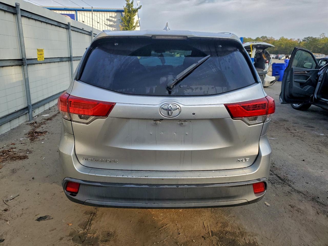 TOYOTA HIGHLANDER SE