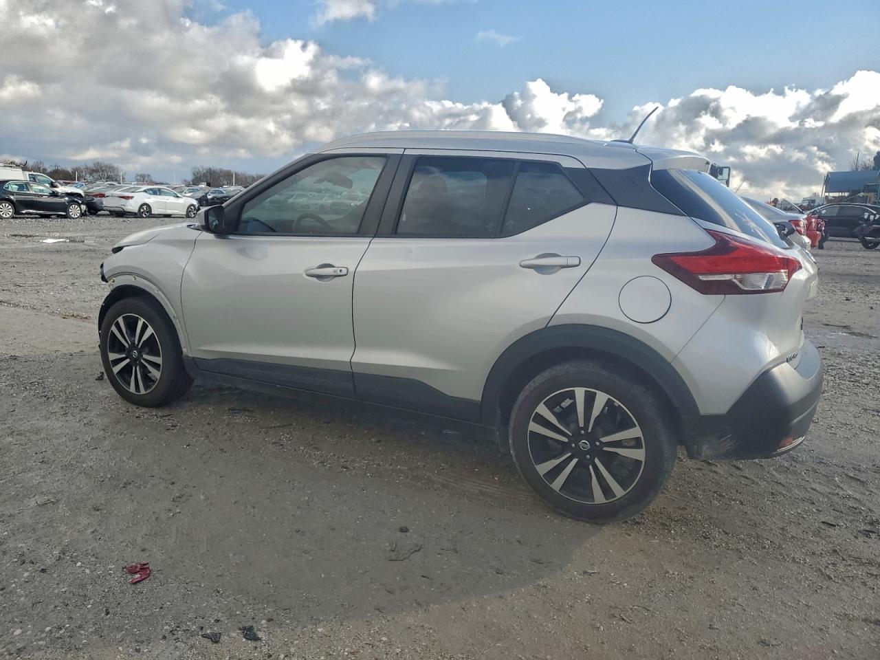 NISSAN KICKS S