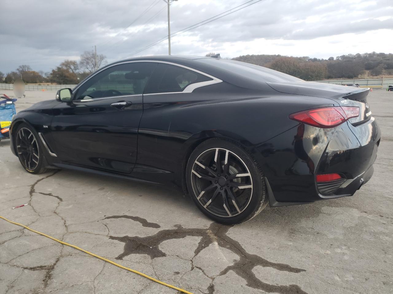 INFINITI Q60 LUXE 300