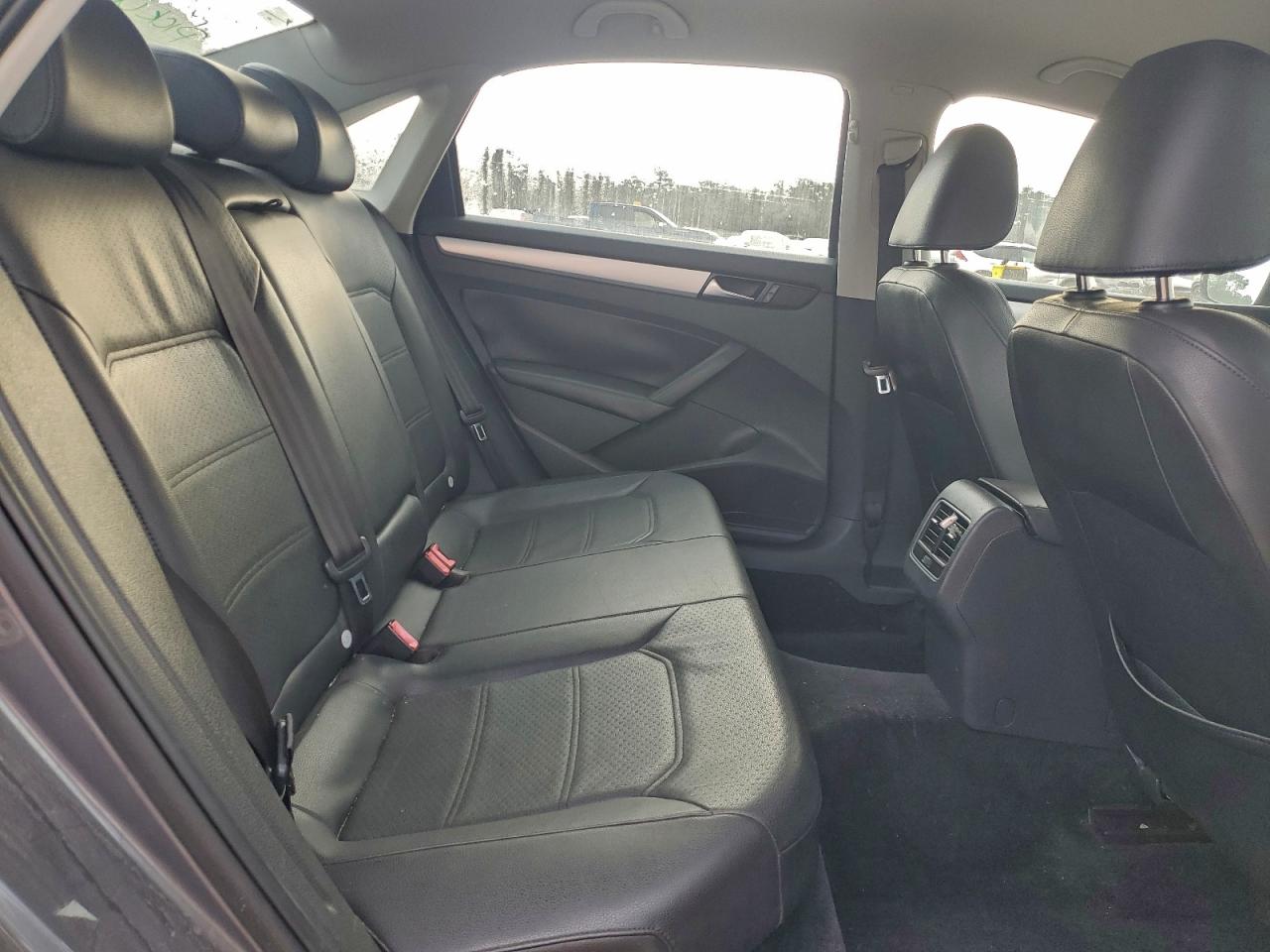 VOLKSWAGEN PASSAT SE