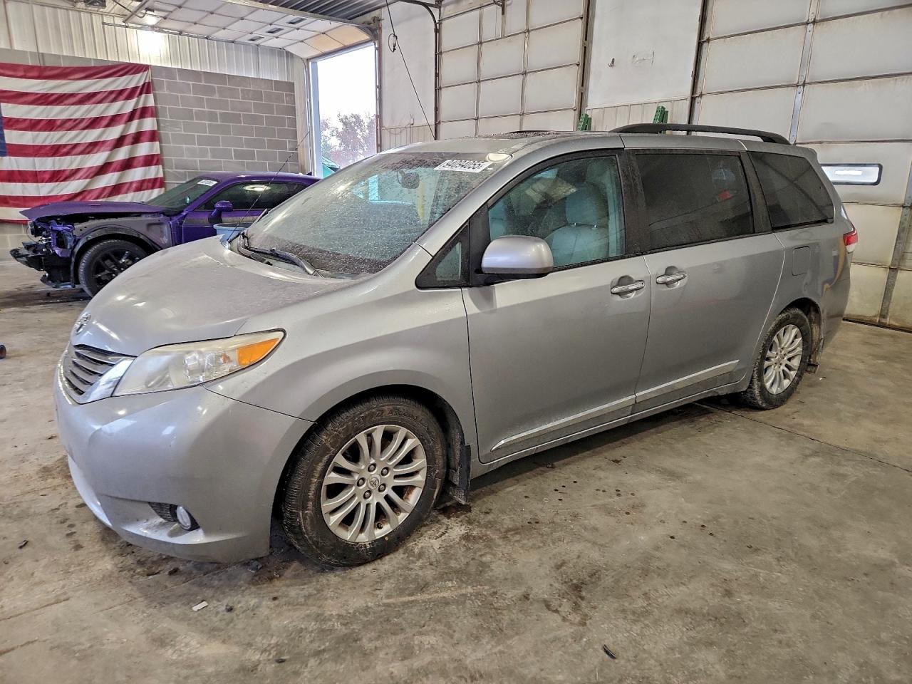 TOYOTA SIENNA XLE