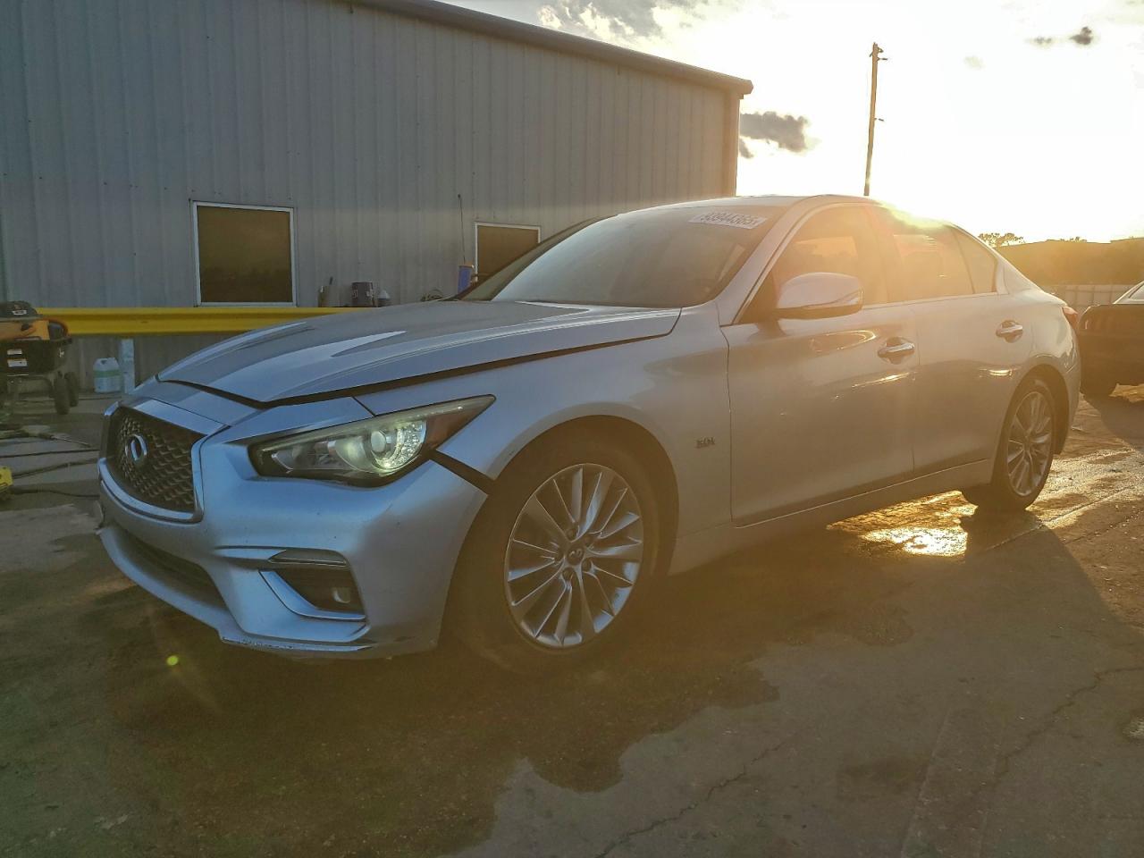INFINITI Q50 LUXE