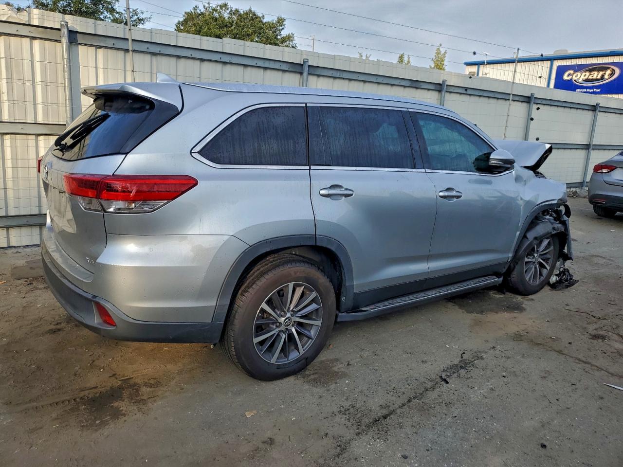 TOYOTA HIGHLANDER SE