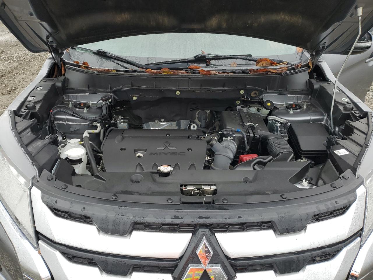 MITSUBISHI OUTLANDER SE