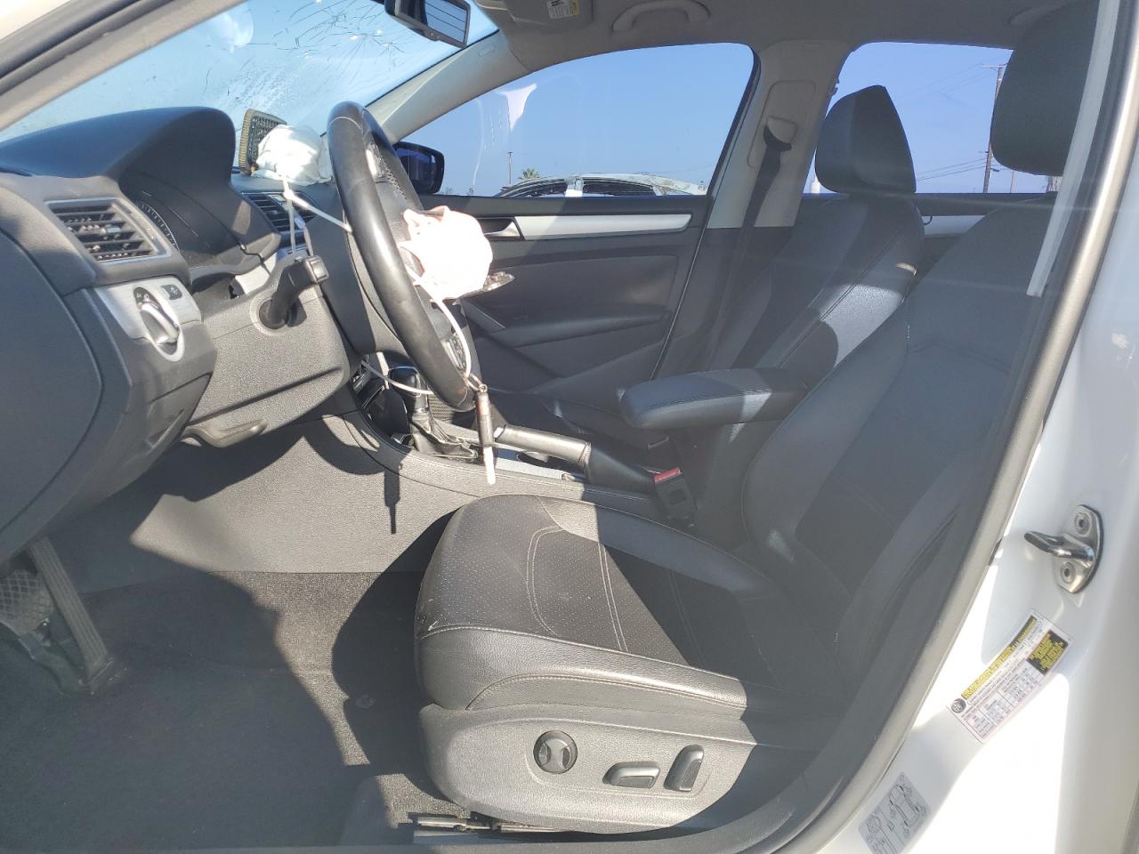 VOLKSWAGEN PASSAT SE