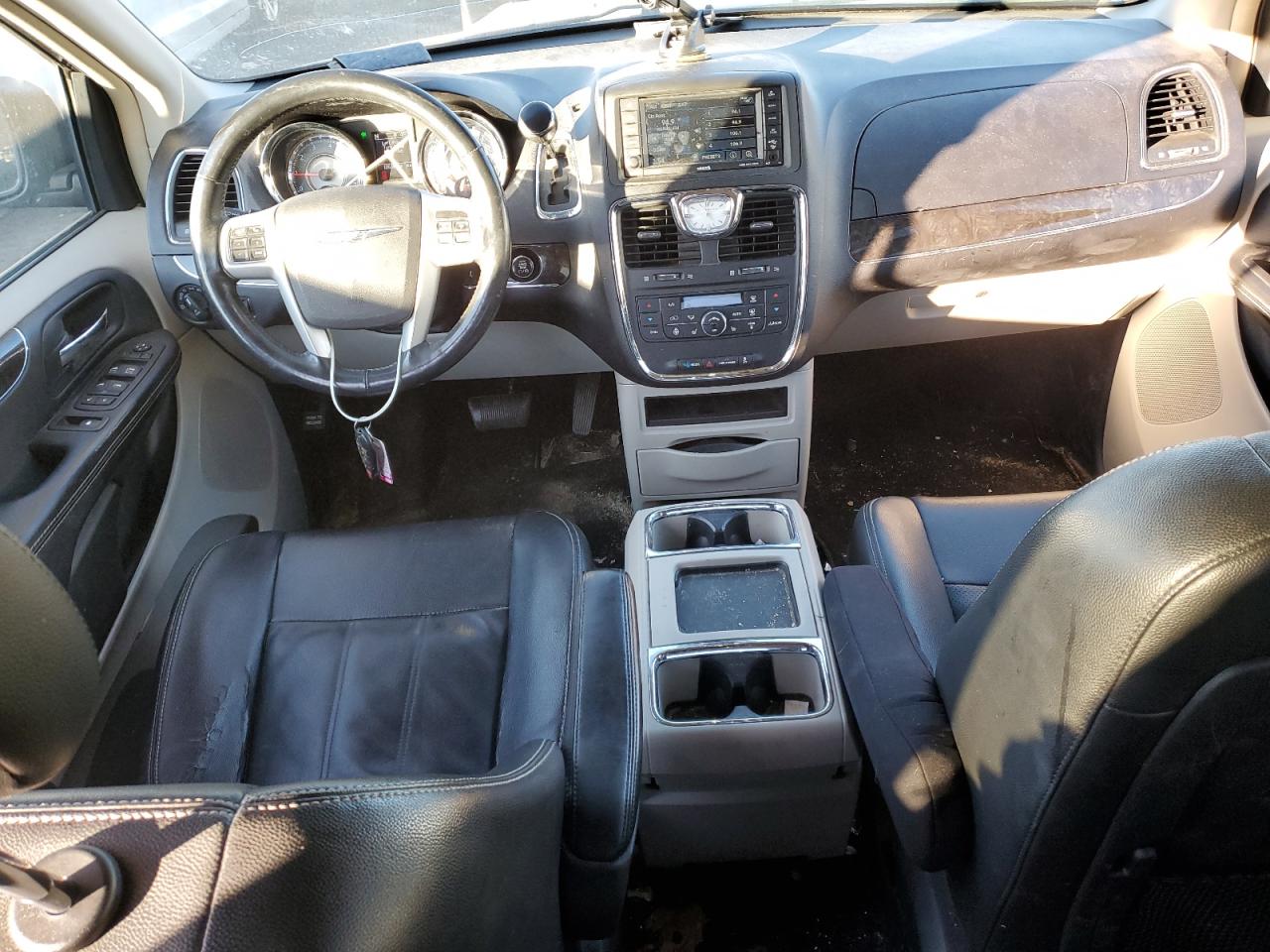 CHRYSLER TOWN & COUNTRY TOURING L