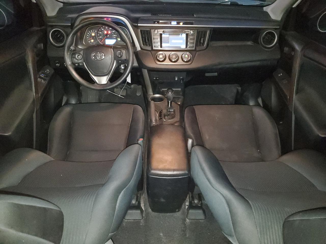 Toyota RAV4 Le Image 8