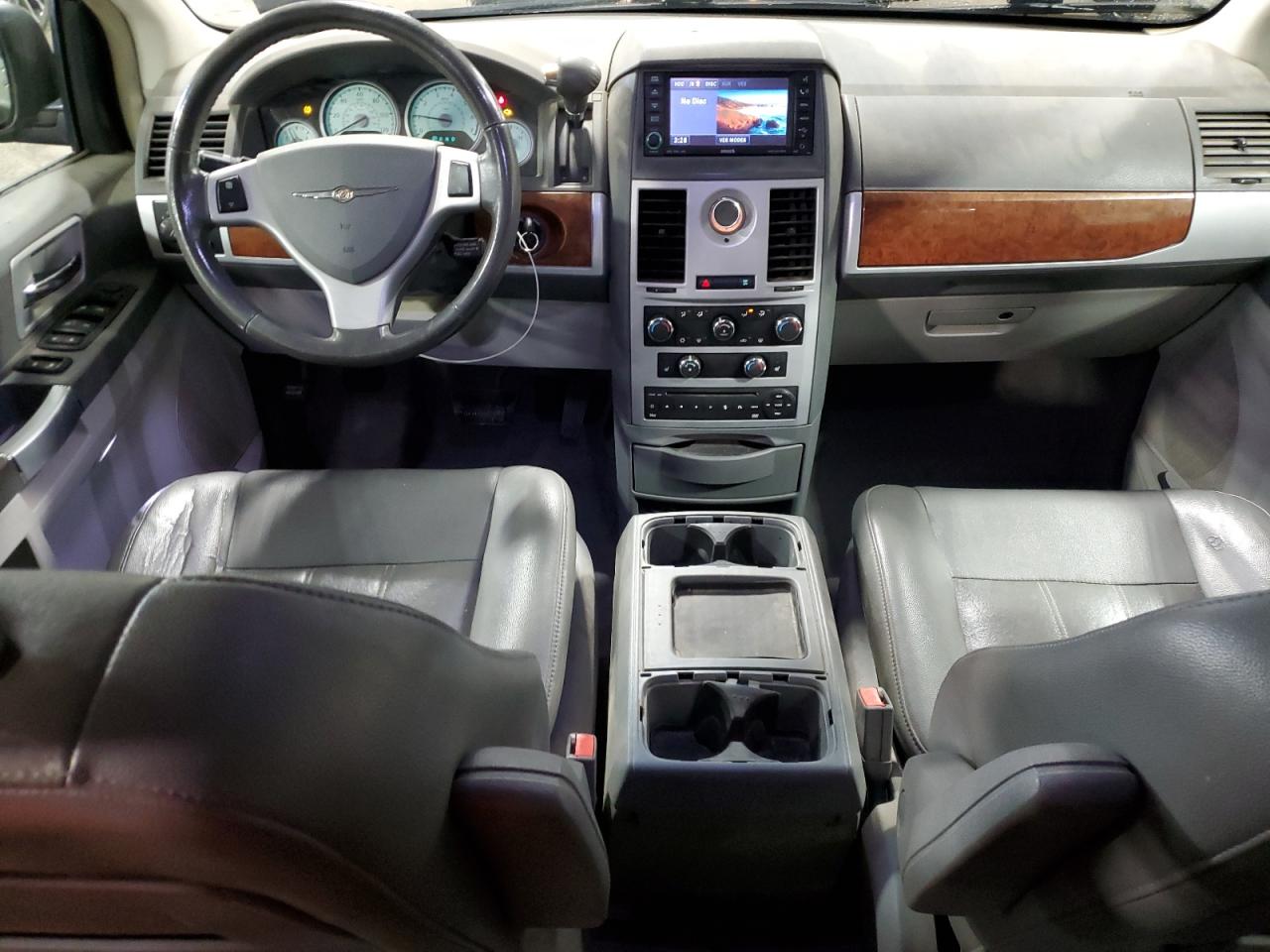 Lot #3298075134 2008 CHRYSLER TOWN & COU