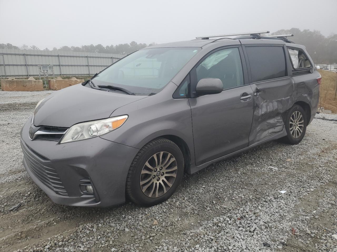 TOYOTA SIENNA XLE
