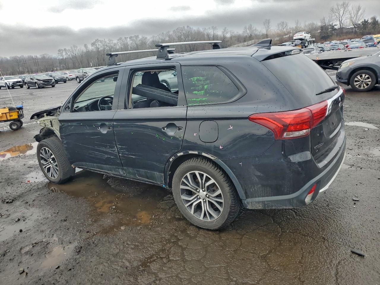 MITSUBISHI OUTLANDER SE