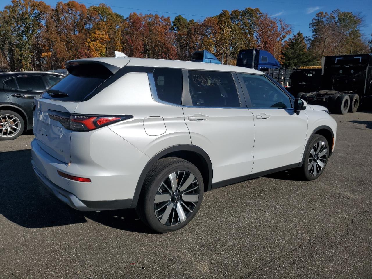 MITSUBISHI OUTLANDER SE