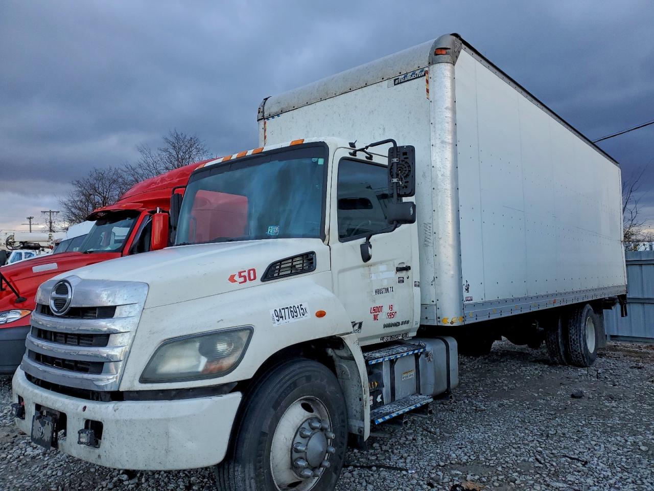 Lot #3297951801 2015 HINO 258/268