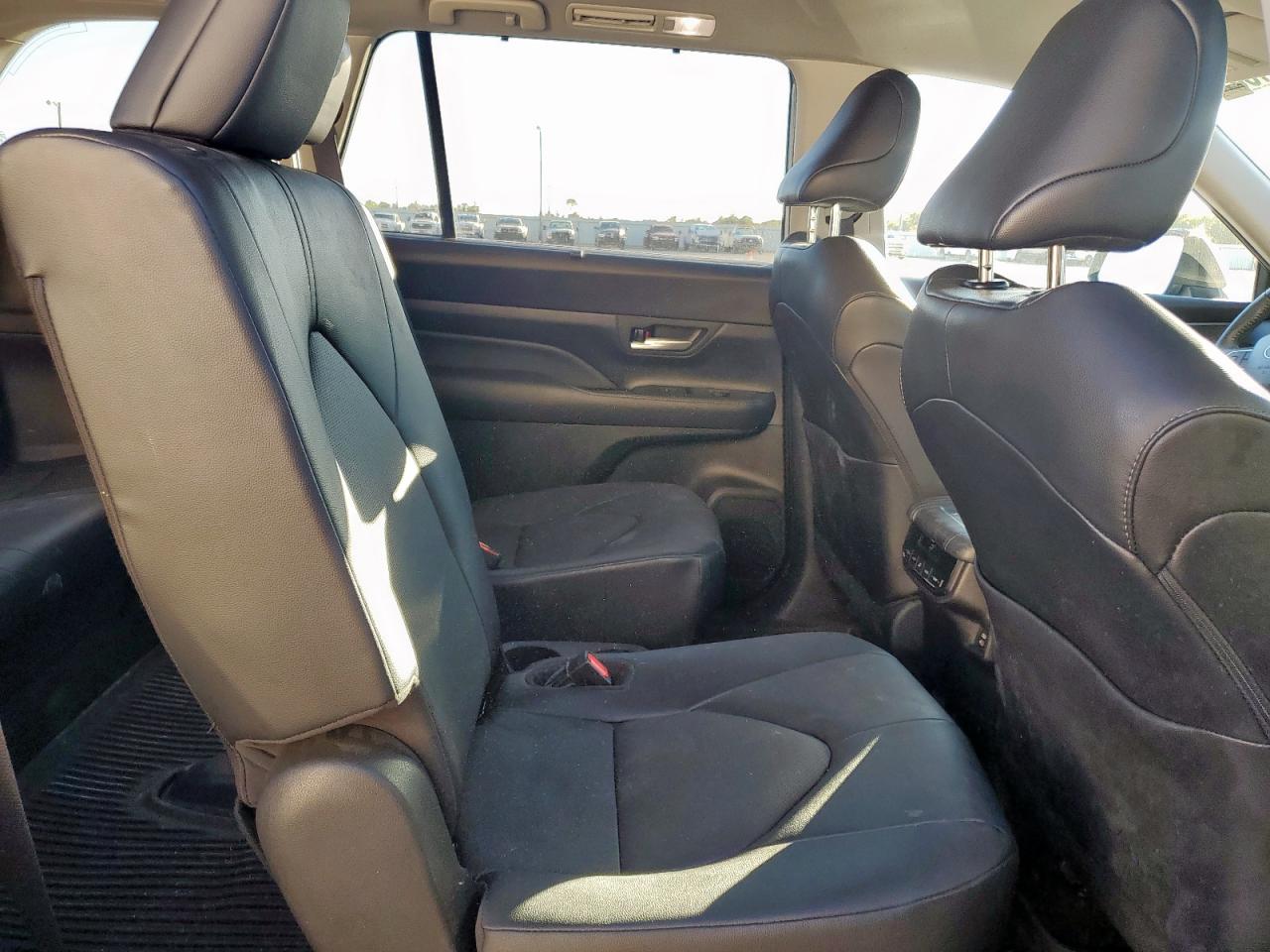 TOYOTA HIGHLANDER XLE