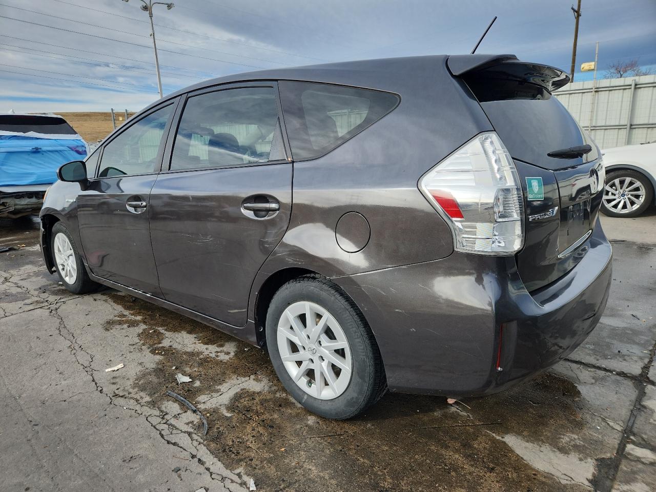 TOYOTA PRIUS V