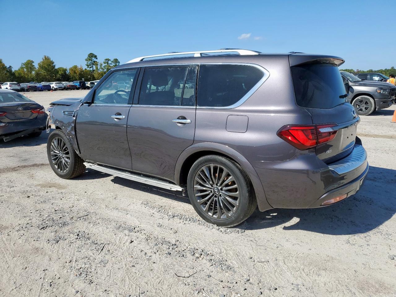 INFINITI QX80 LUXE