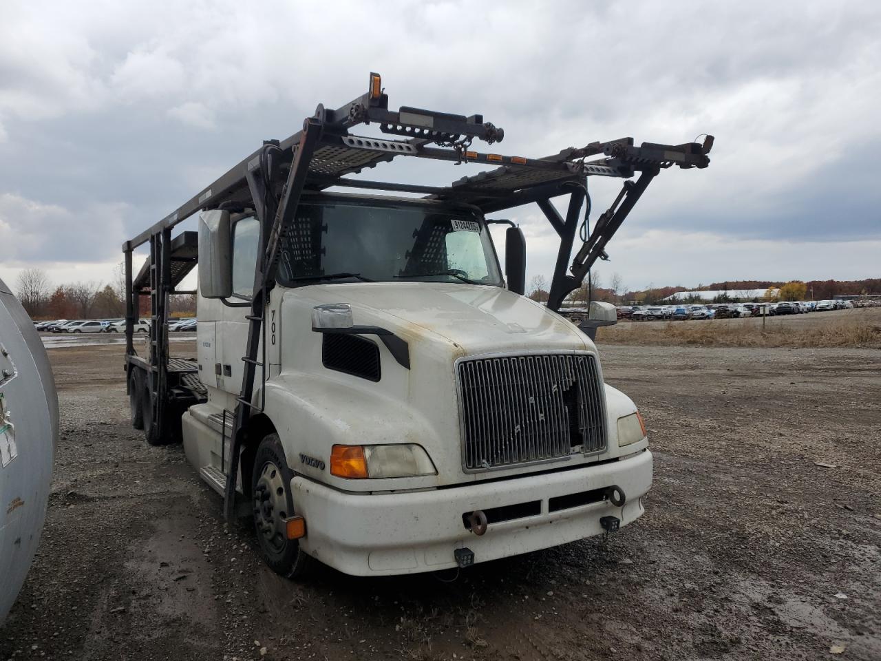 Lot #3283849453 2000 VOLVO VN