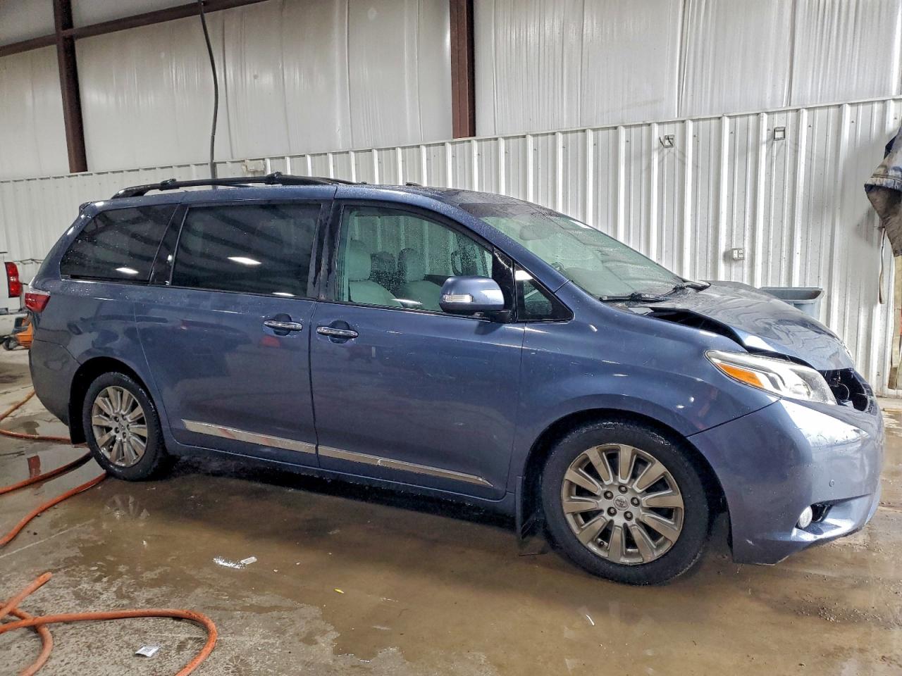 TOYOTA SIENNA XLE