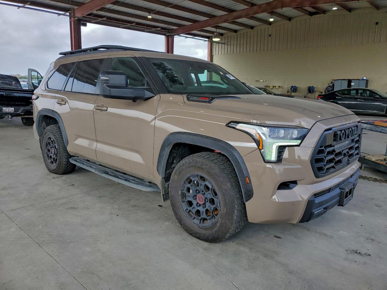 TOYOTA SEQUOIA SR5