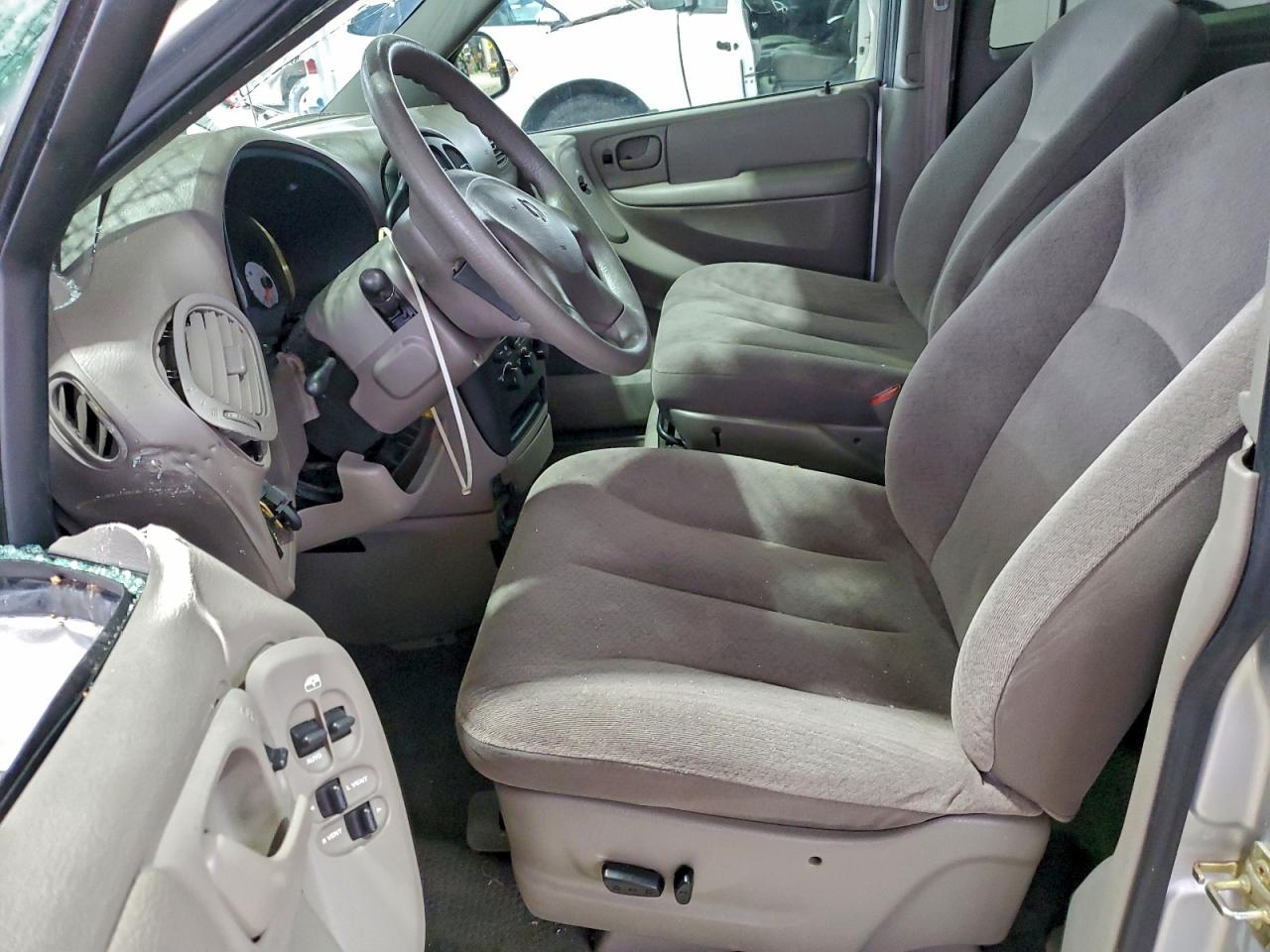 Lot #3301944423 2003 DODGE GRAND CARA