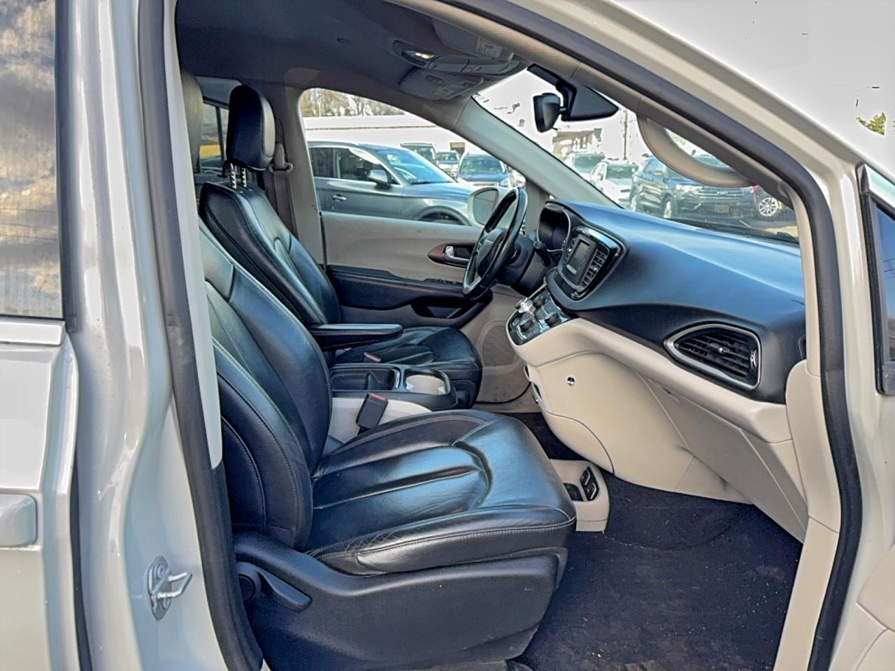 CHRYSLER PACIFICA TOURING L