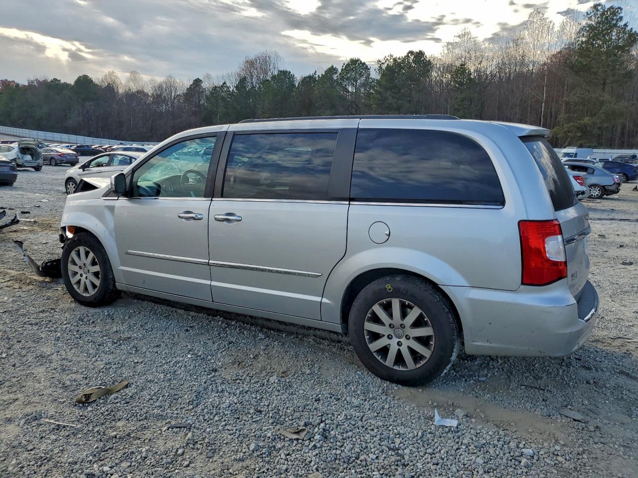 CHRYSLER TOWN & COUNTRY TOURING L