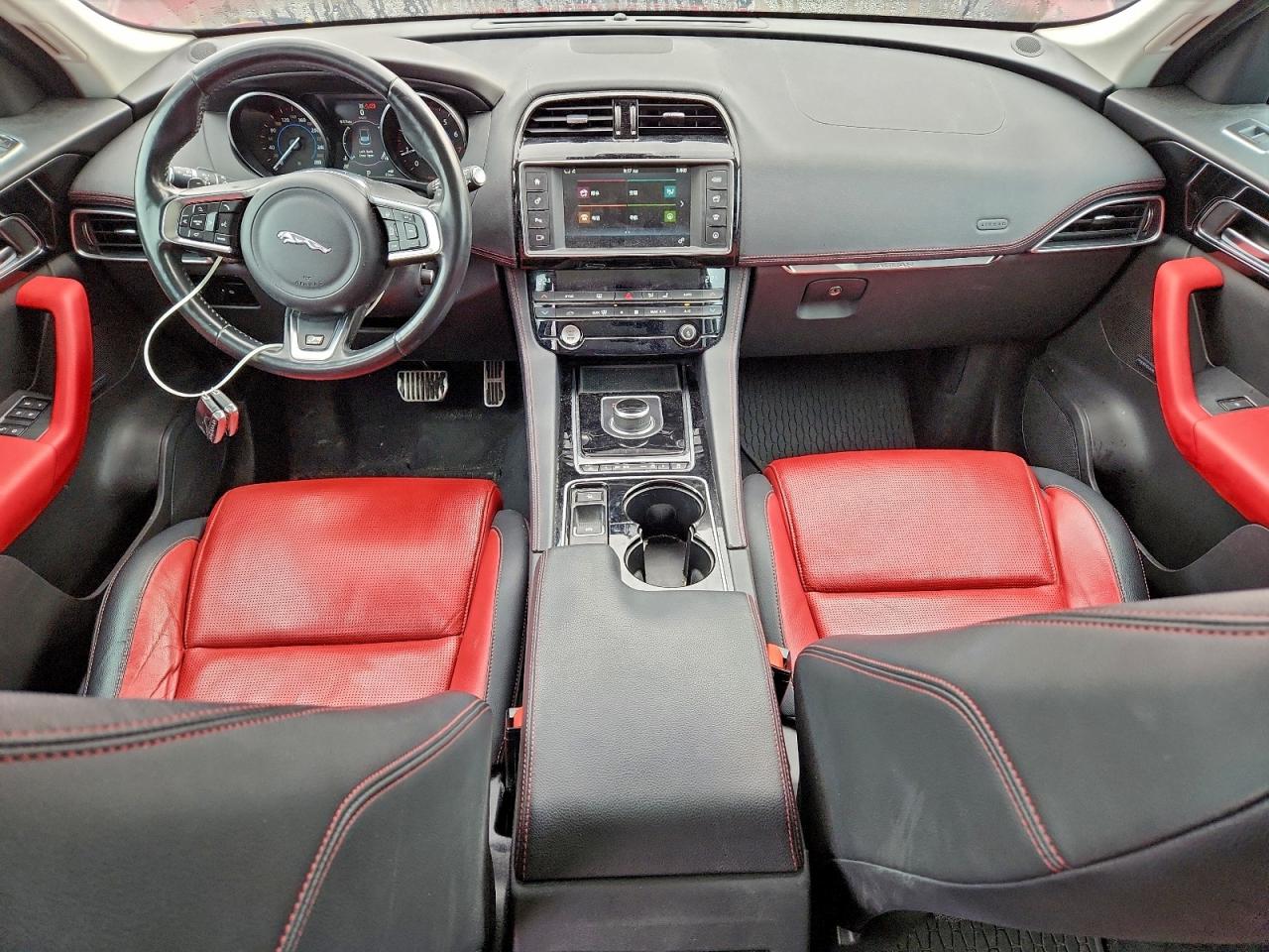 JAGUAR F-PACE R - SPORT