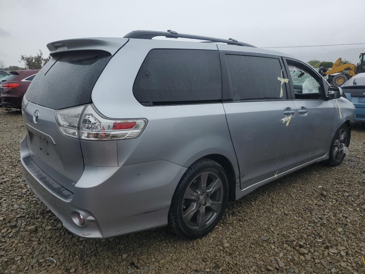 TOYOTA SIENNA SE