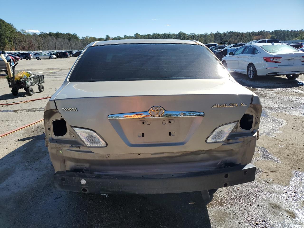 Lot #3285498858 2000 TOYOTA AVALON XL