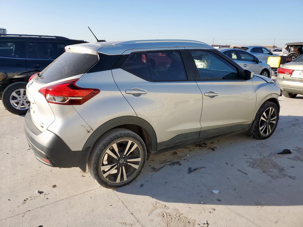 NISSAN KICKS S