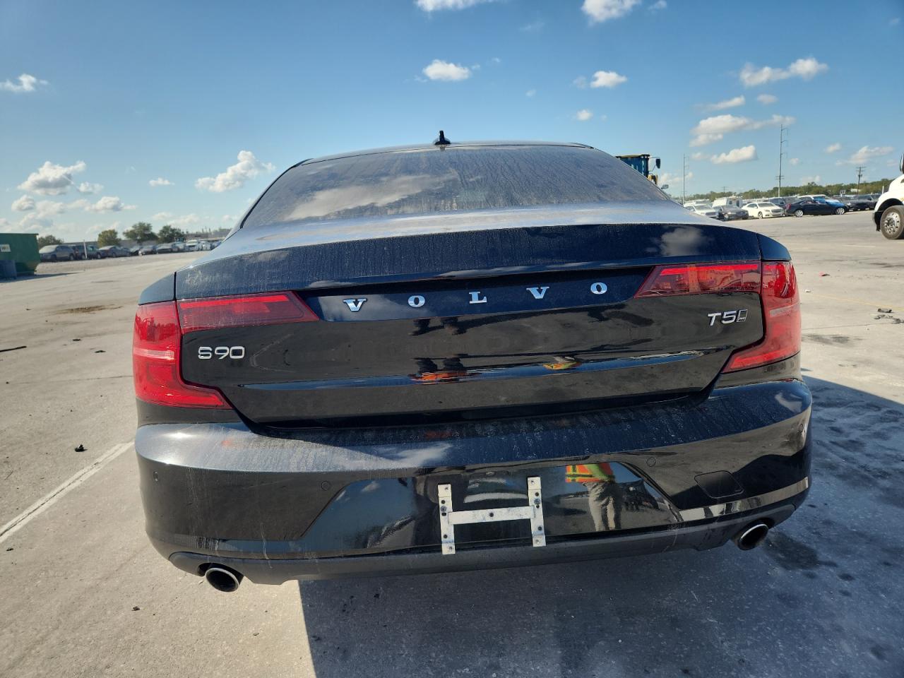 VOLVO S90 T5 MOMENTUM